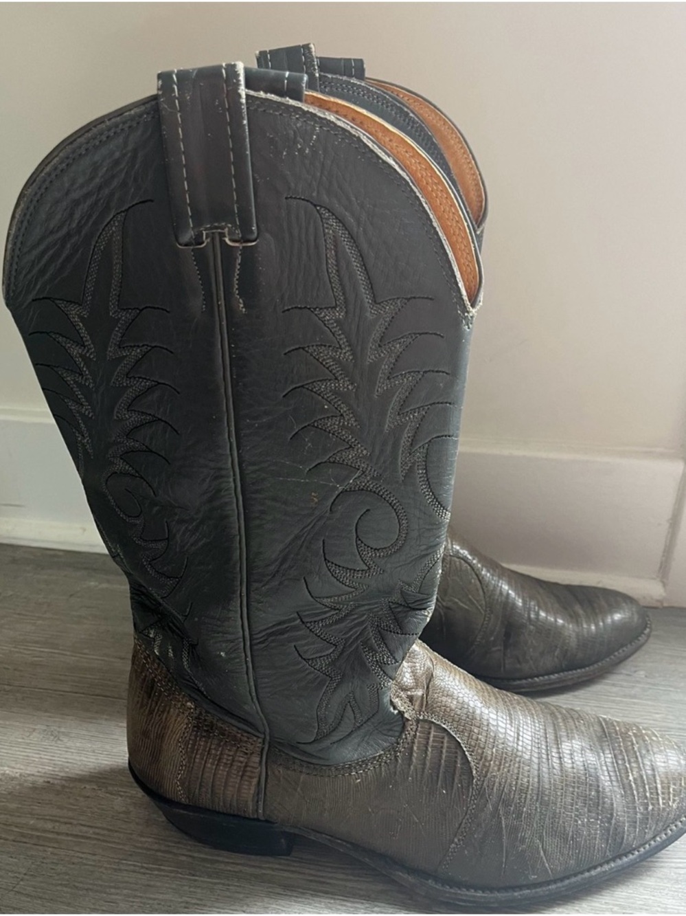 Men's Two-Tone Western Cowboy Boots in Black and Brown